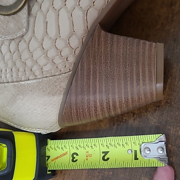 BareTraps LUCIA Textured Snakeskin Cream Ankle Booties size 9.5 - Picture 13 of 13